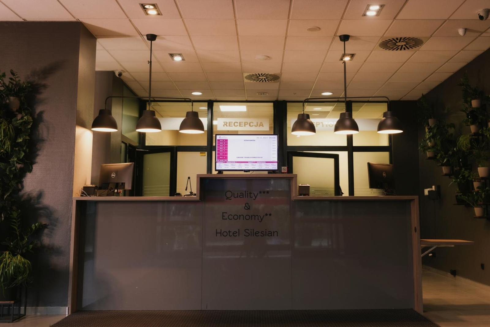 Economy Silesian Hotel Katowice Bagian luar foto