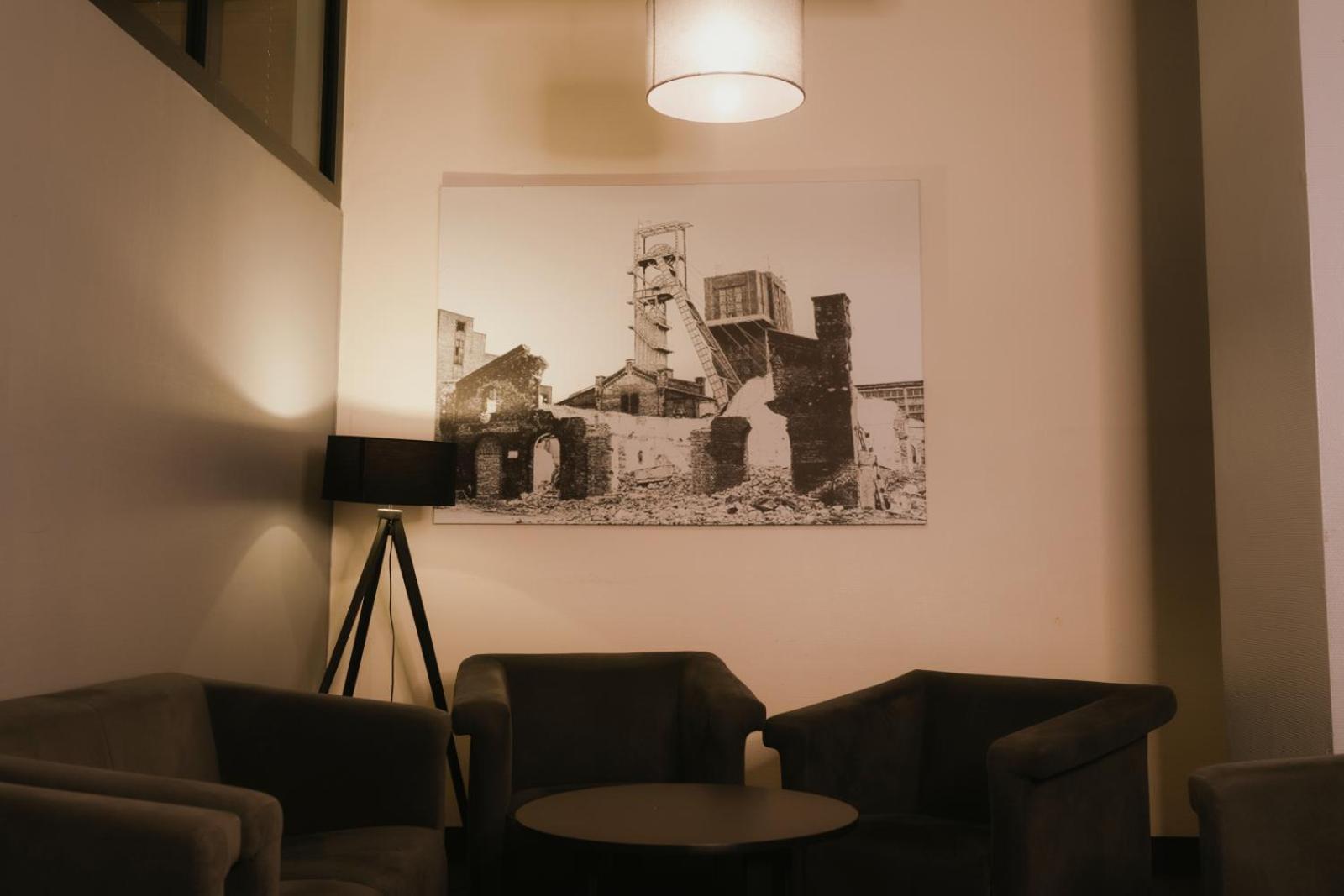 Economy Silesian Hotel Katowice Bagian luar foto