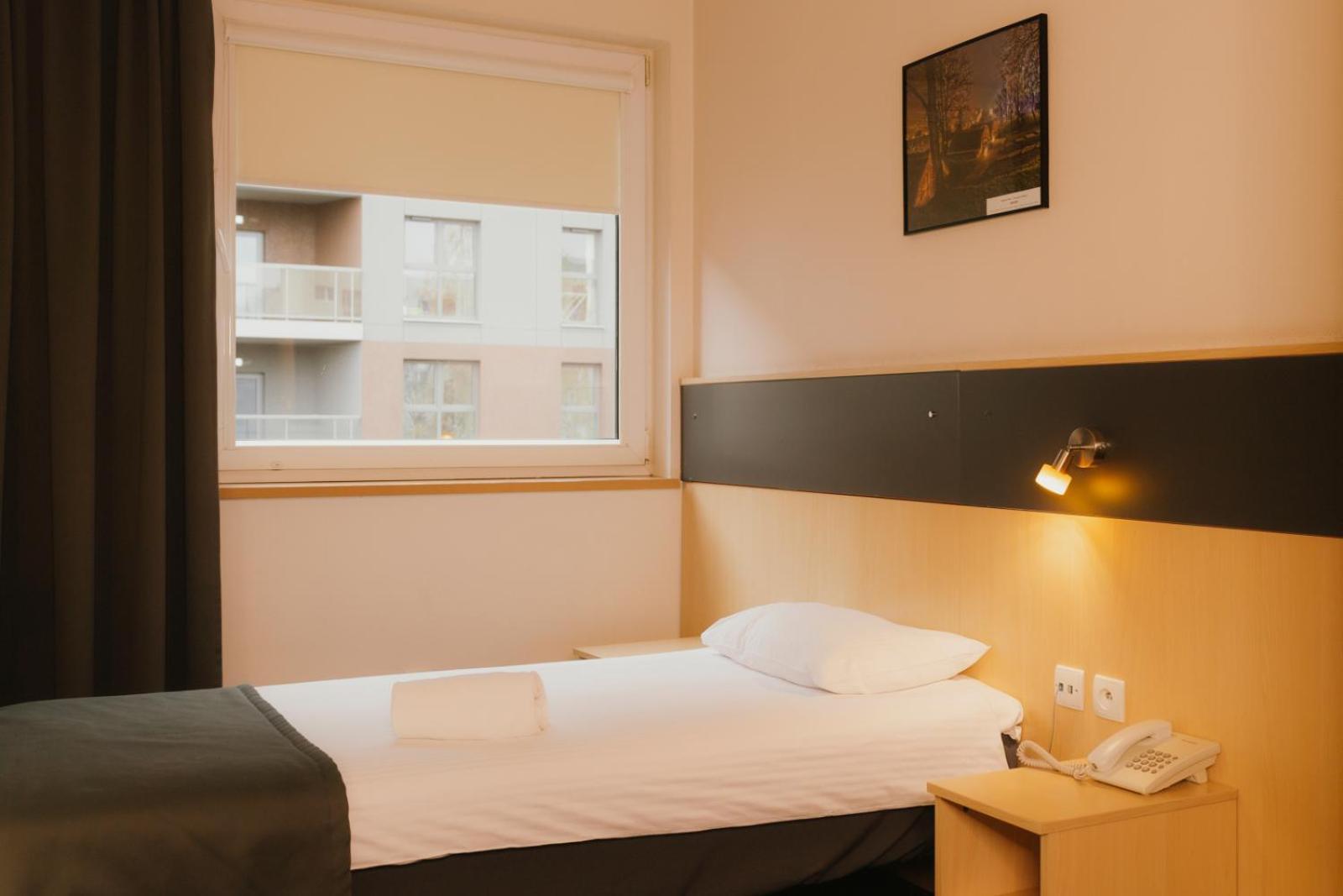 Economy Silesian Hotel Katowice Bagian luar foto