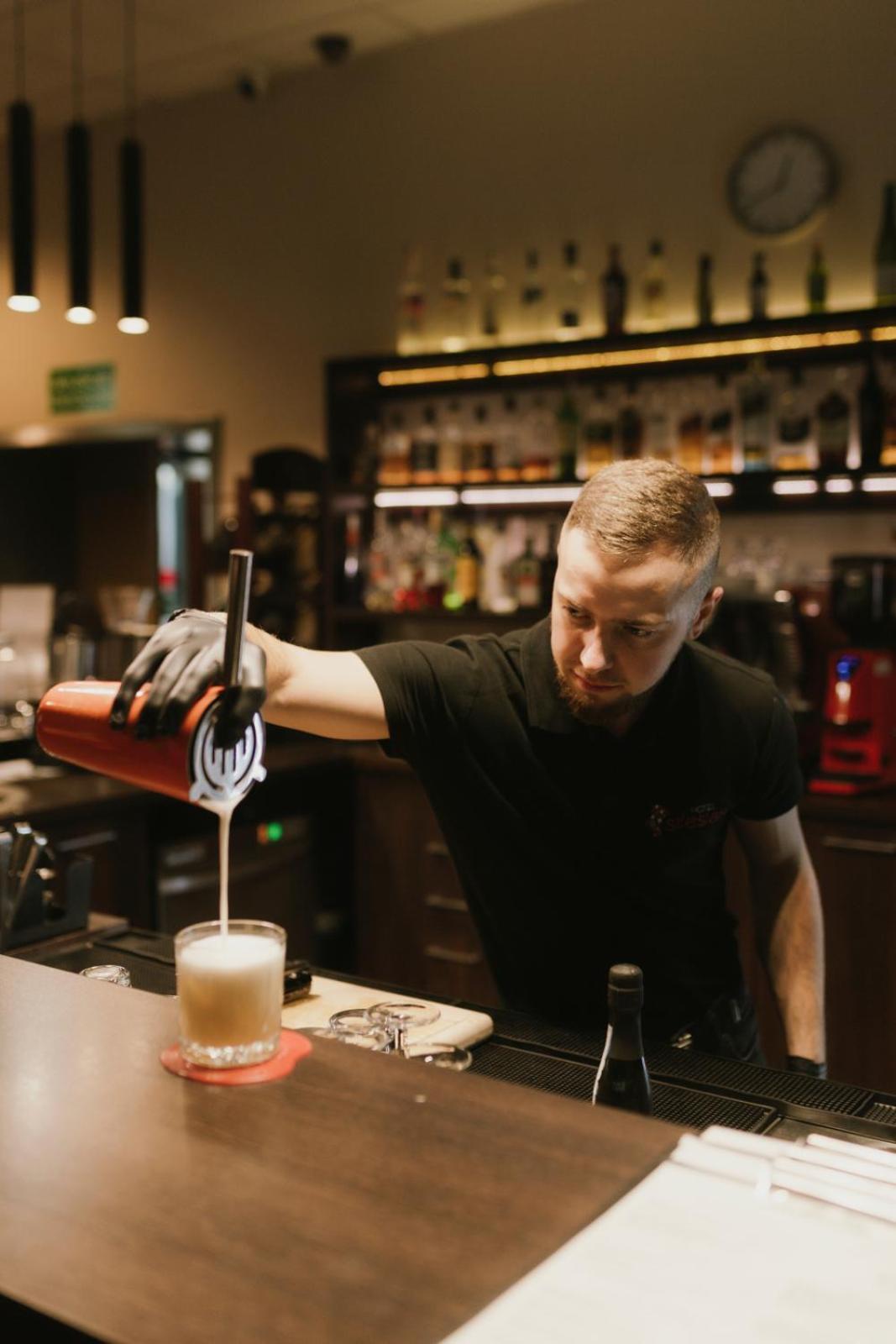 Economy Silesian Hotel Katowice Bagian luar foto