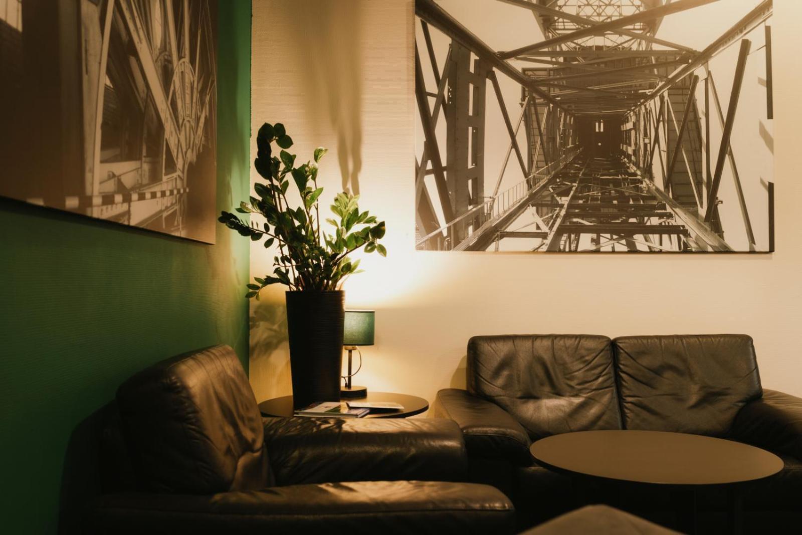 Economy Silesian Hotel Katowice Bagian luar foto