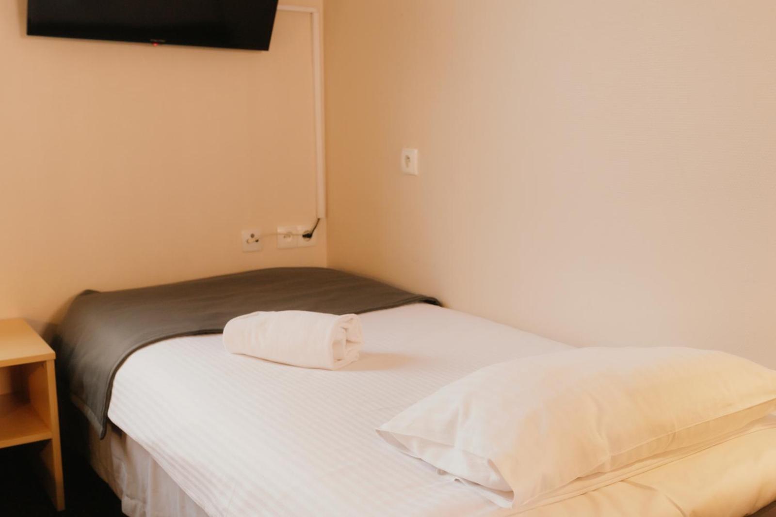 Economy Silesian Hotel Katowice Bagian luar foto