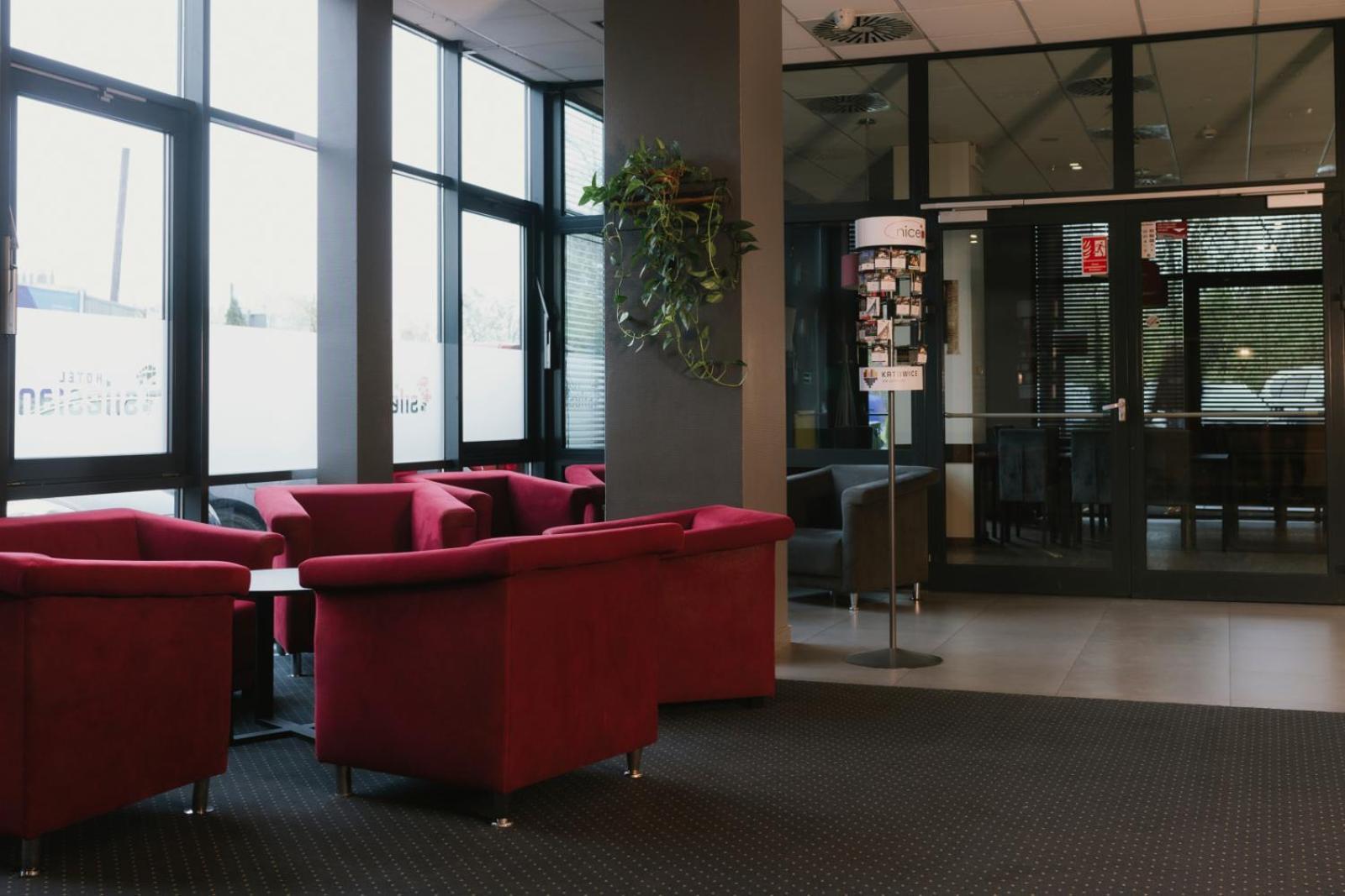 Economy Silesian Hotel Katowice Bagian luar foto