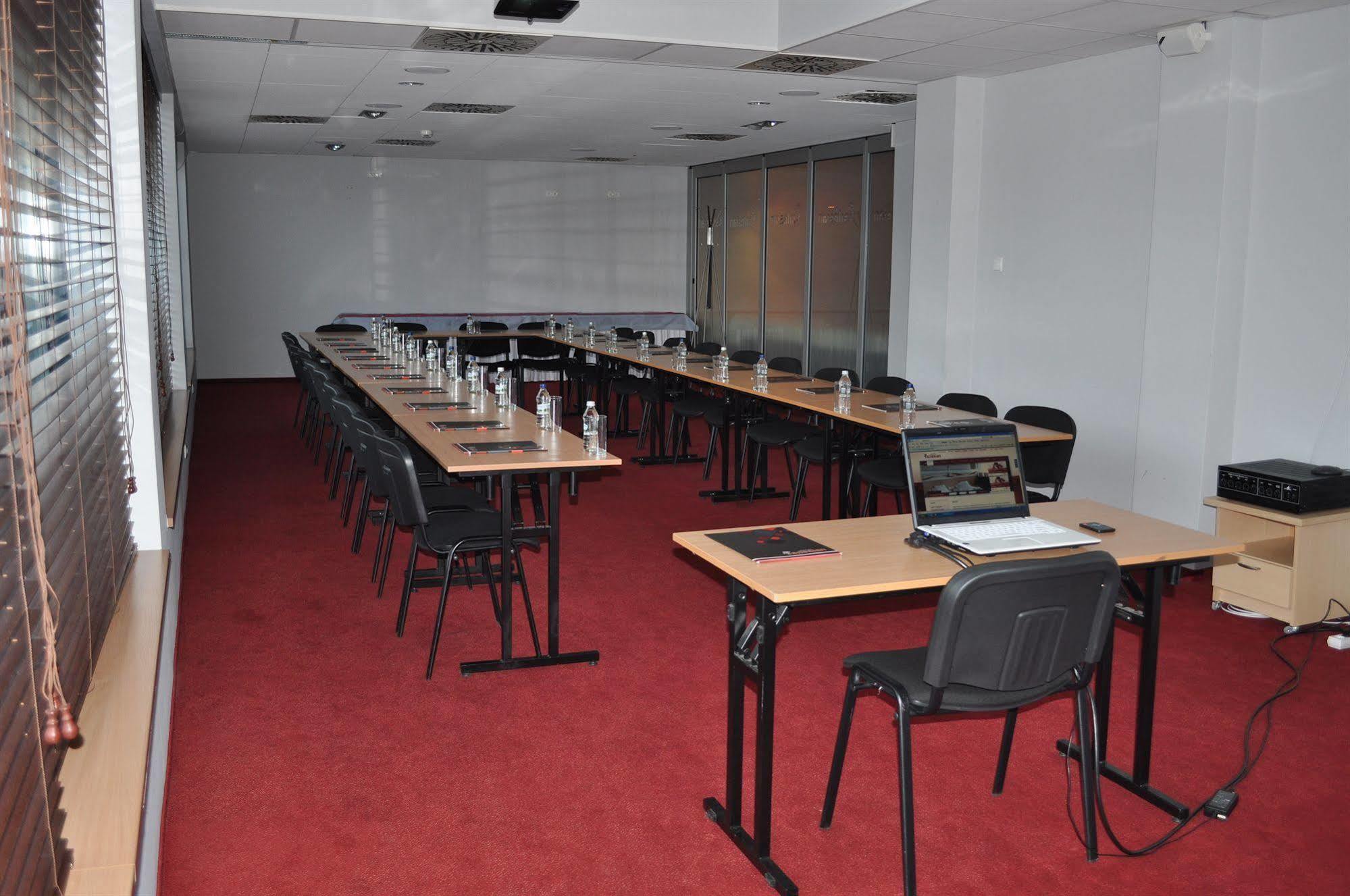 Economy Silesian Hotel Katowice Bagian luar foto