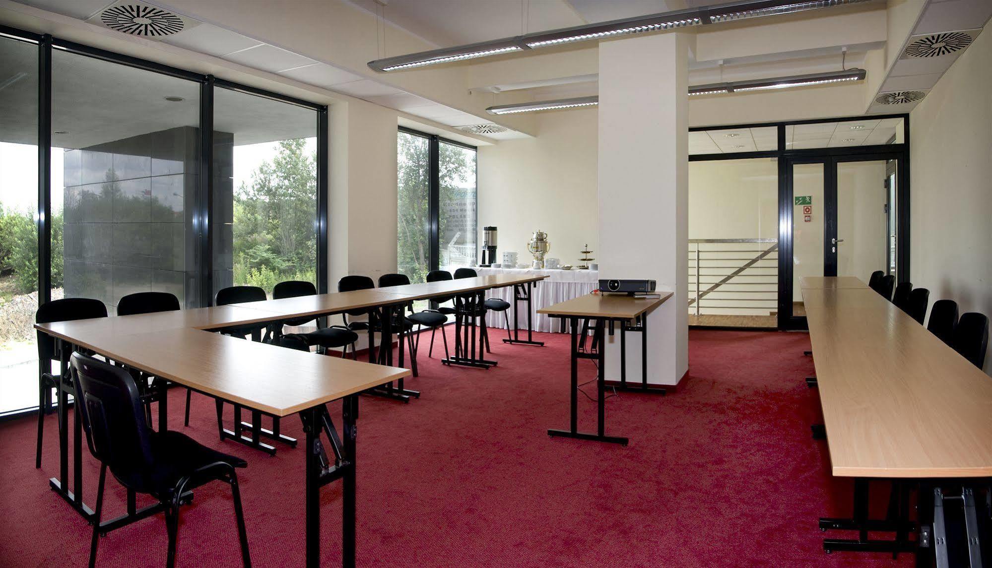 Economy Silesian Hotel Katowice Bagian luar foto
